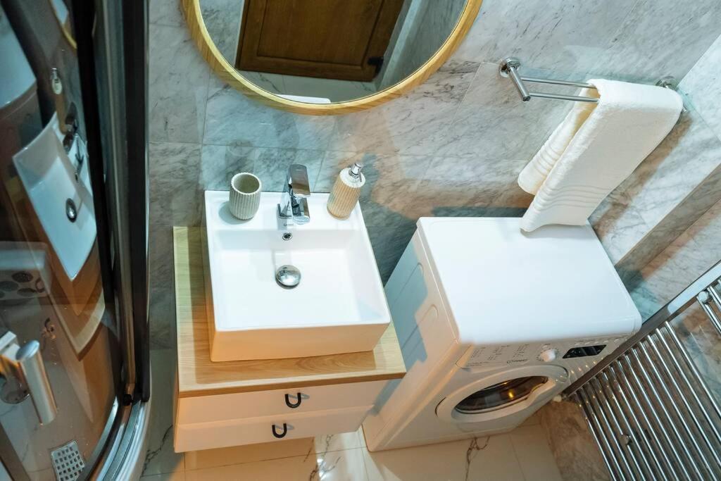 Studio With Private Terrace Next To Cismigiu 부쿠레슈티 외부 사진